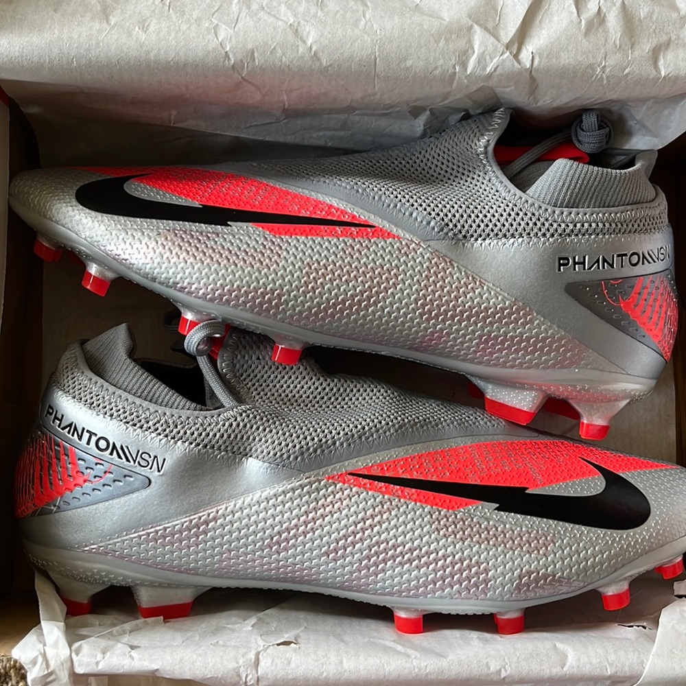 Mens Nike Phantom cleats size 13